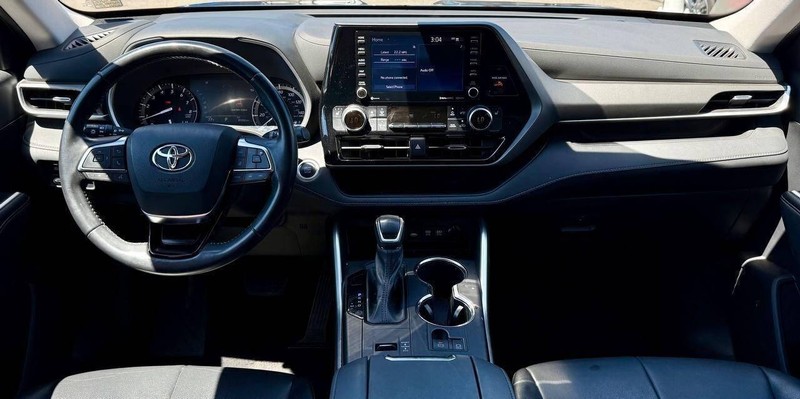Toyota Highlander Vehicle Full-screen Gallery Image 12