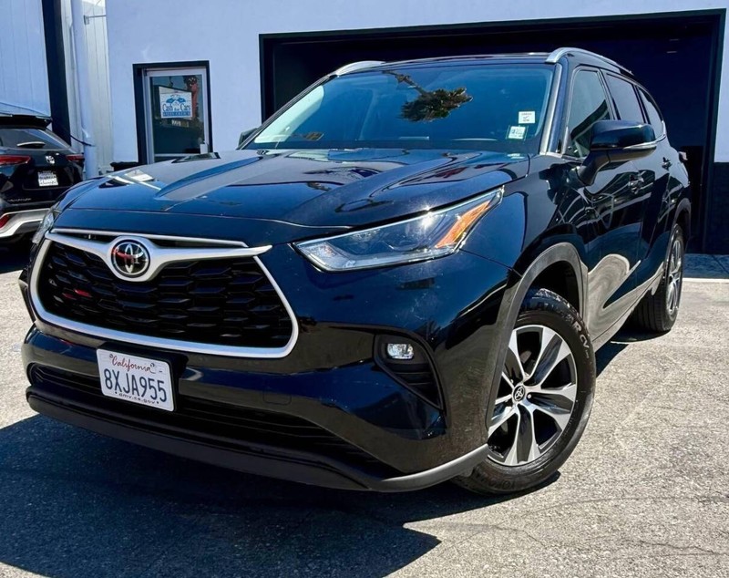 Toyota Highlander Vehicle Full-screen Gallery Image 17