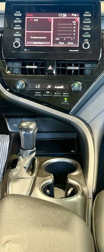 Toyota Camry Vehicle Full-screen Gallery Image 05
