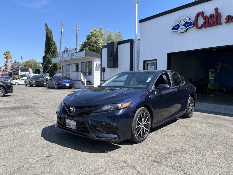Toyota Camry Vehicle Full-screen Gallery Image 18