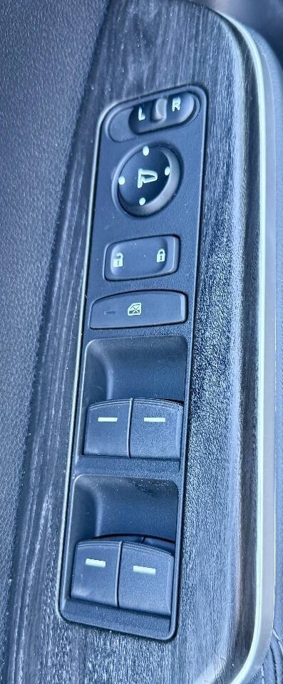 Honda Clarity Plug-In Hybrid Vehicle Full-screen Gallery Image 06