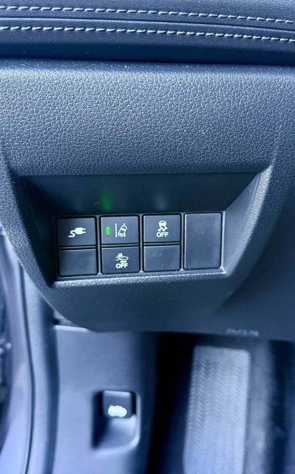 Honda Clarity Plug-In Hybrid Vehicle Full-screen Gallery Image 07