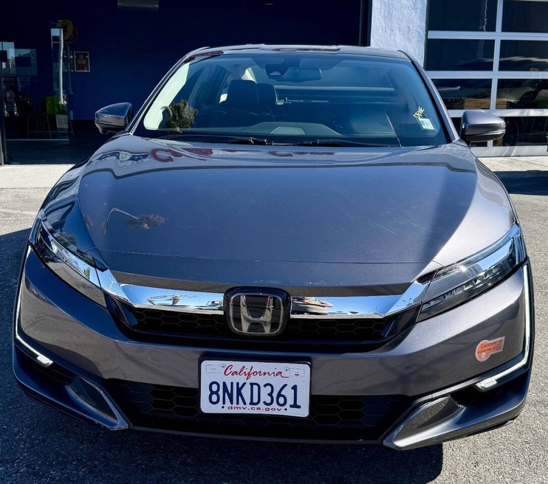 Honda Clarity Plug-In Hybrid Vehicle Full-screen Gallery Image 03