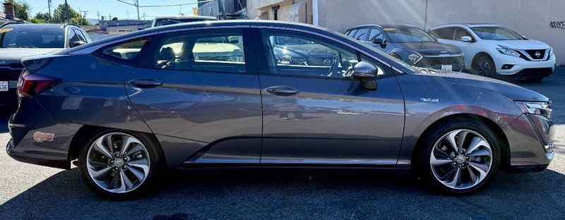 Honda Clarity Plug-In Hybrid Vehicle Full-screen Gallery Image 04