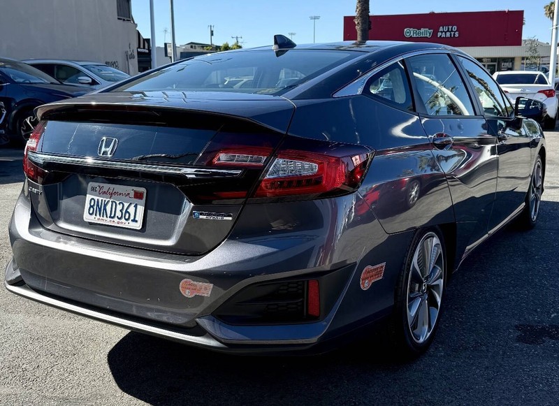 Honda Clarity Plug-In Hybrid Vehicle Full-screen Gallery Image 05