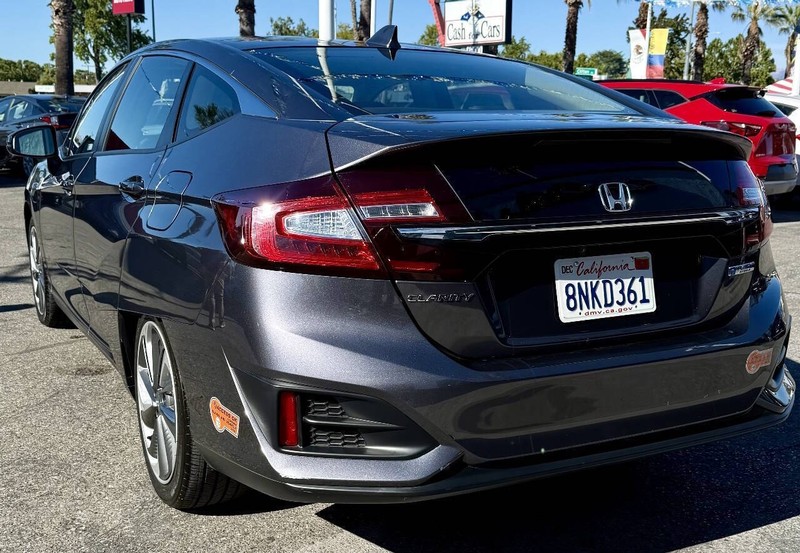 Honda Clarity Plug-In Hybrid Vehicle Full-screen Gallery Image 06
