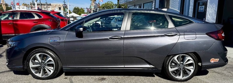 Honda Clarity Plug-In Hybrid Vehicle Full-screen Gallery Image 07