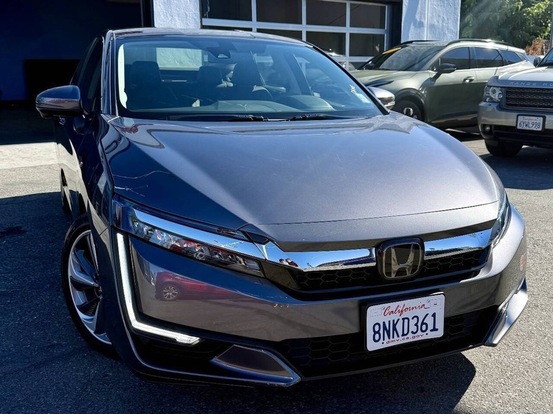 Honda Clarity Plug-In Hybrid Vehicle Full-screen Gallery Image 08