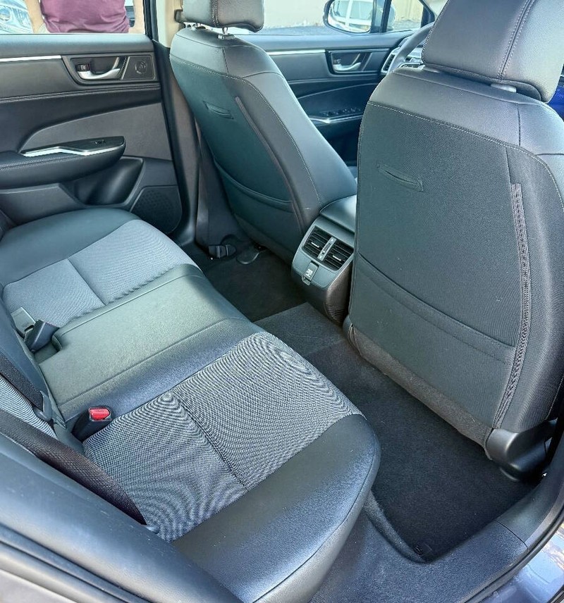 Honda Clarity Plug-In Hybrid Vehicle Full-screen Gallery Image 10