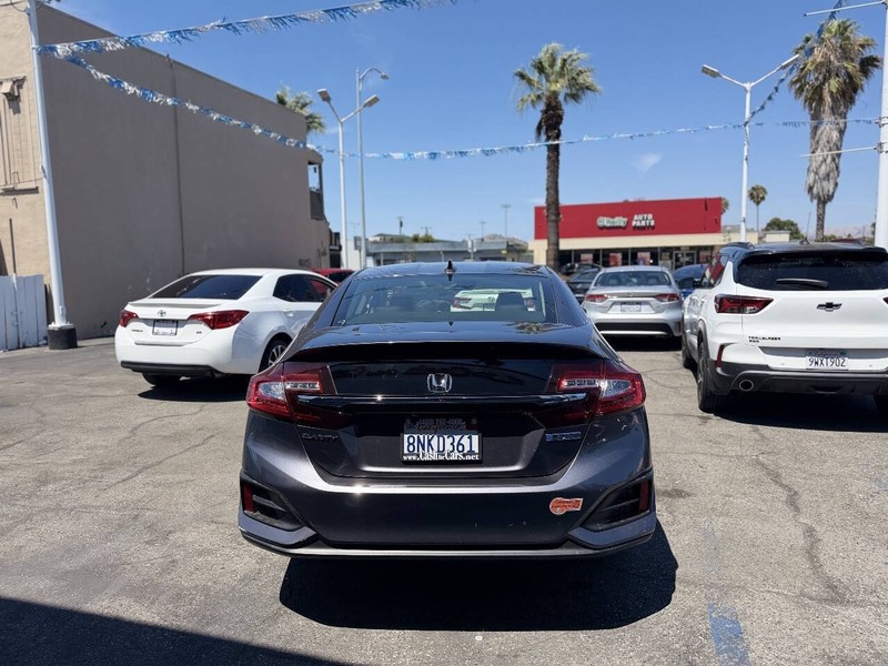 Honda Clarity Plug-In Hybrid Vehicle Full-screen Gallery Image 17