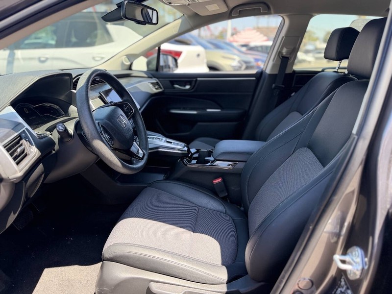 Honda Clarity Plug-In Hybrid Vehicle Full-screen Gallery Image 19