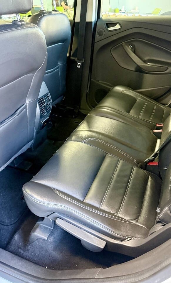 Ford C-Max Energi Vehicle Full-screen Gallery Image 15