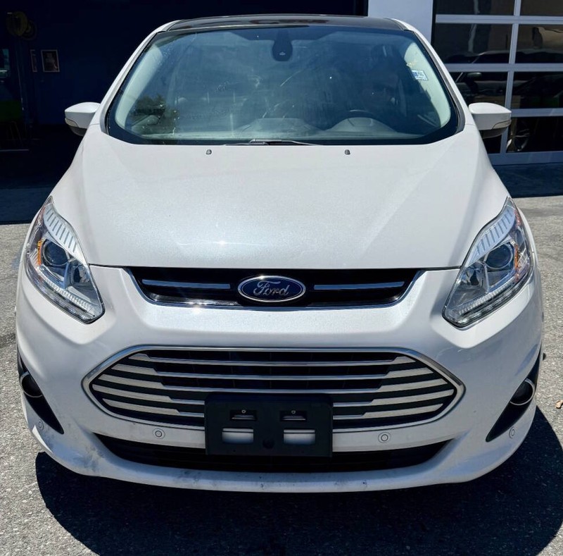 Ford C-Max Energi Vehicle Full-screen Gallery Image 04