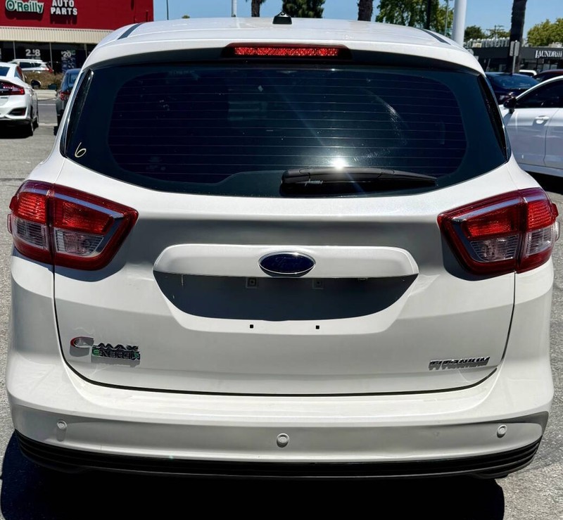 Ford C-Max Energi Vehicle Full-screen Gallery Image 05