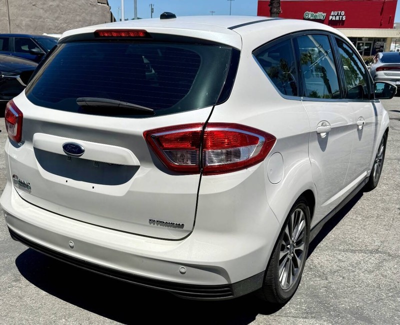 Ford C-Max Energi Vehicle Full-screen Gallery Image 07