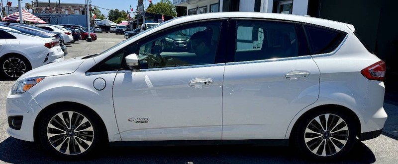 Ford C-Max Energi Vehicle Full-screen Gallery Image 08
