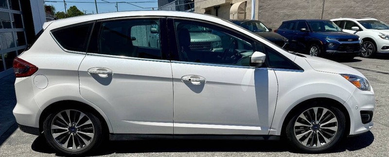 Ford C-Max Energi Vehicle Full-screen Gallery Image 09