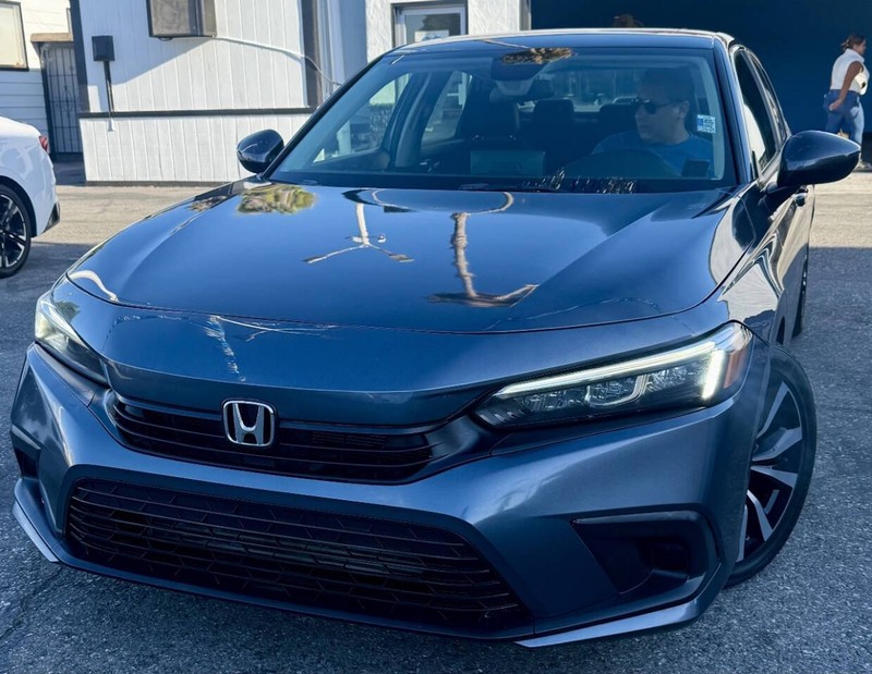 Honda Civic Sedan Vehicle Full-screen Gallery Image 02