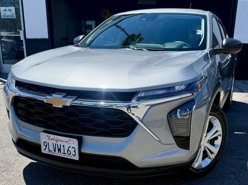 Chevrolet Trax Vehicle Full-screen Gallery Image 02