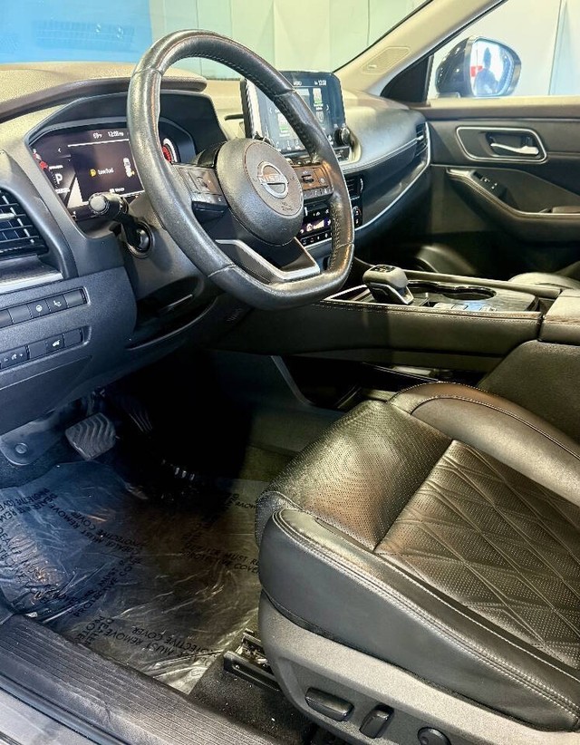 Nissan Rogue Vehicle Full-screen Gallery Image 08