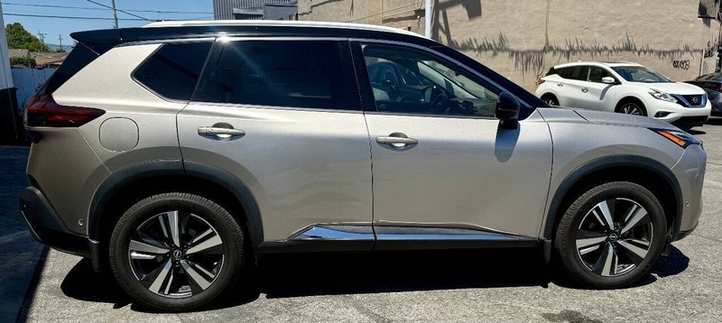Nissan Rogue Vehicle Full-screen Gallery Image 07