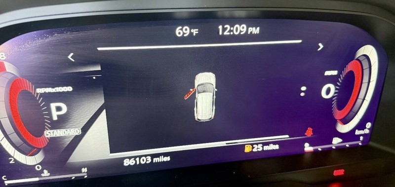 Nissan Rogue Vehicle Full-screen Gallery Image 10