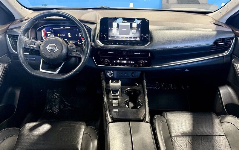 Nissan Rogue Vehicle Full-screen Gallery Image 11