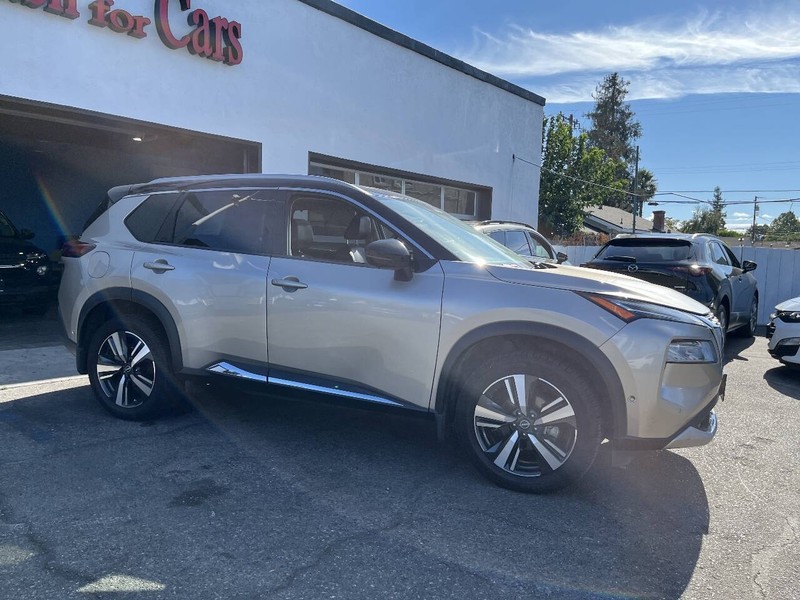 Nissan Rogue Vehicle Full-screen Gallery Image 13
