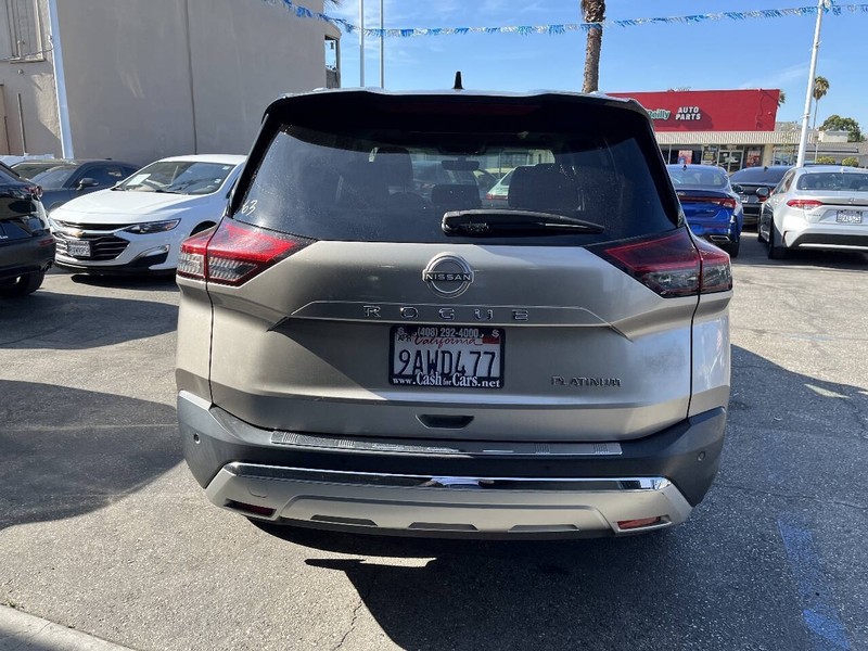 Nissan Rogue Vehicle Full-screen Gallery Image 16