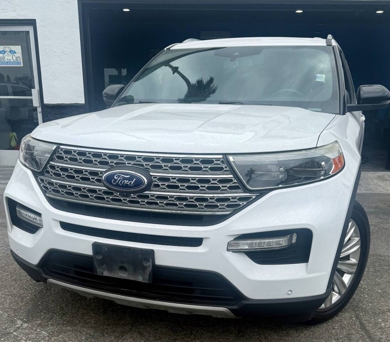Ford Explorer Vehicle Full-screen Gallery Image 02