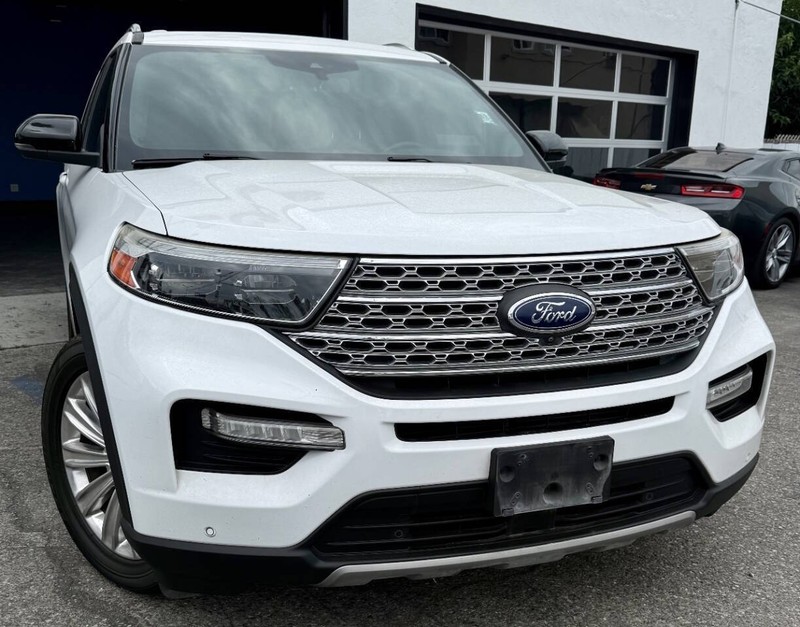 Ford Explorer Vehicle Full-screen Gallery Image 03