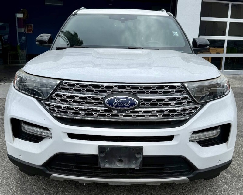 Ford Explorer Vehicle Full-screen Gallery Image 04
