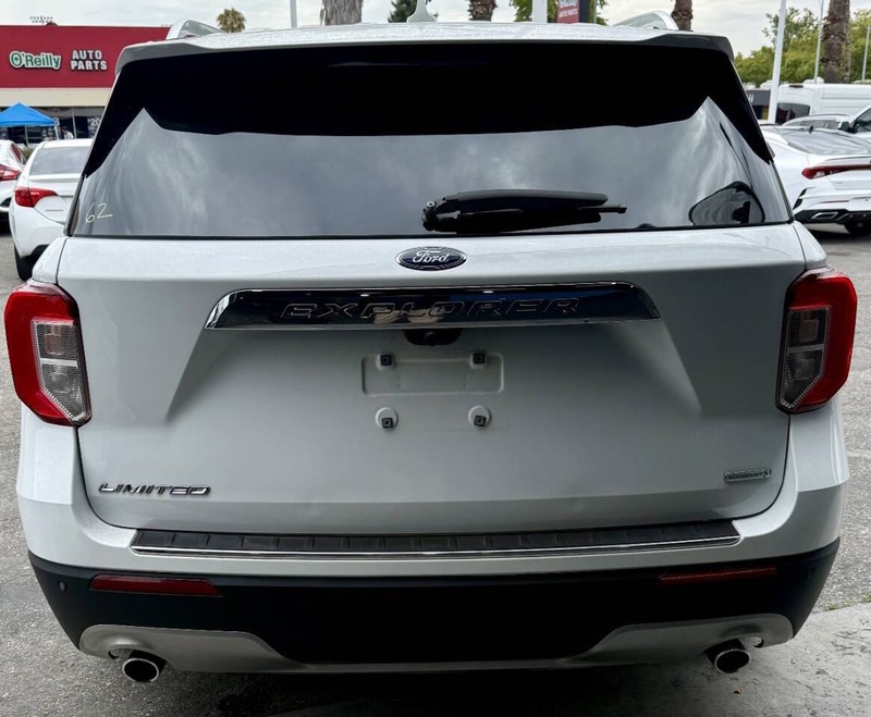 Ford Explorer Vehicle Full-screen Gallery Image 05