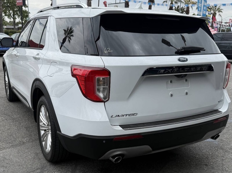 Ford Explorer Vehicle Full-screen Gallery Image 07
