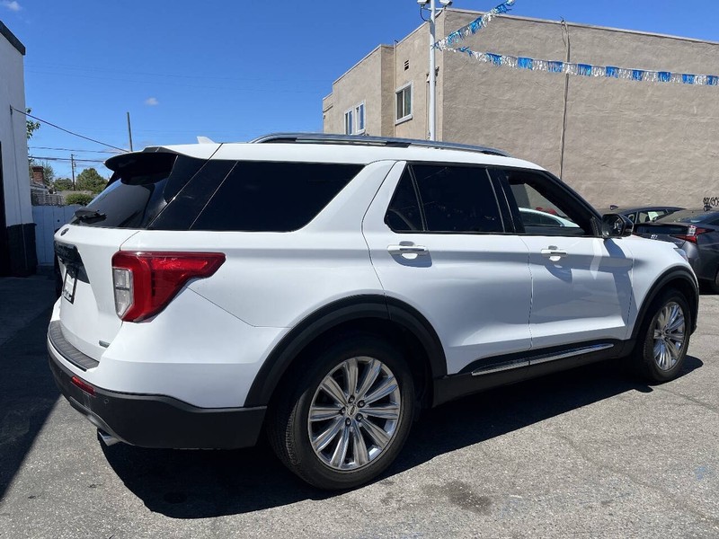 Ford Explorer Vehicle Full-screen Gallery Image 11