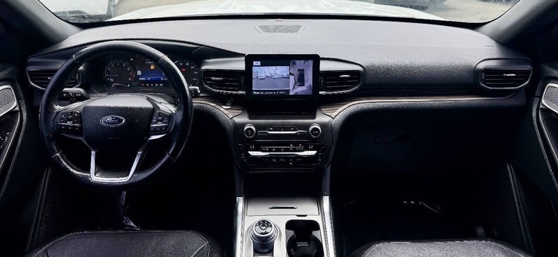 Ford Explorer Vehicle Full-screen Gallery Image 13