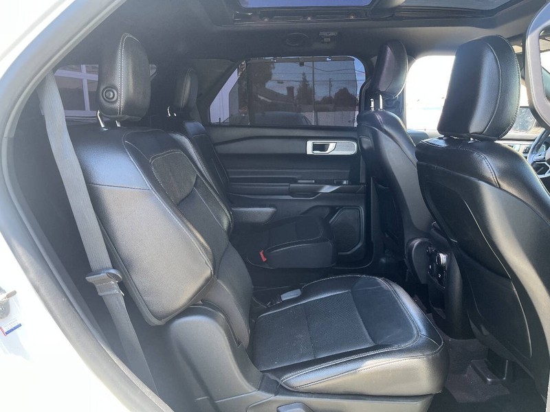 Ford Explorer Vehicle Full-screen Gallery Image 19