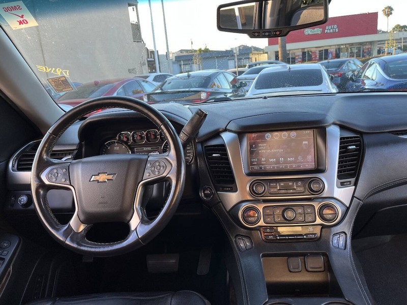 Chevrolet Tahoe Vehicle Full-screen Gallery Image 16