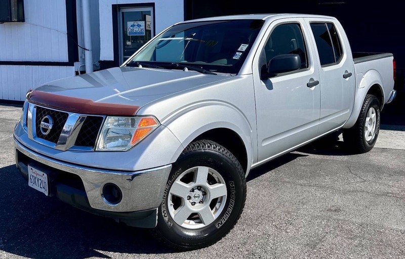 Nissan Frontier Vehicle Full-screen Gallery Image 02