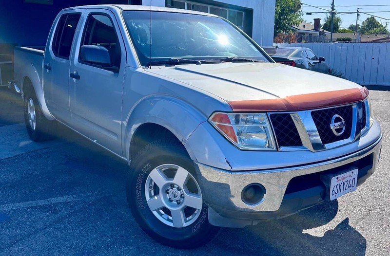 Nissan Frontier Vehicle Full-screen Gallery Image 03
