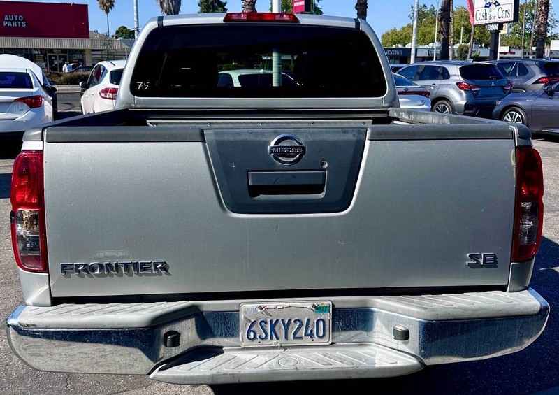 Nissan Frontier Vehicle Full-screen Gallery Image 06