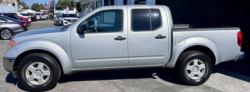 Nissan Frontier Vehicle Full-screen Gallery Image 07