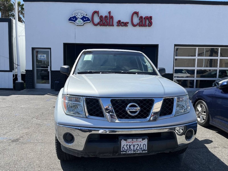 Nissan Frontier Vehicle Full-screen Gallery Image 12