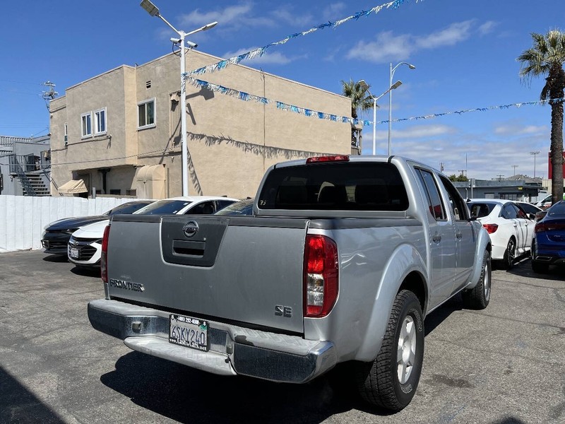 Nissan Frontier Vehicle Full-screen Gallery Image 14