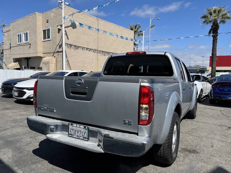 Nissan Frontier Vehicle Full-screen Gallery Image 15