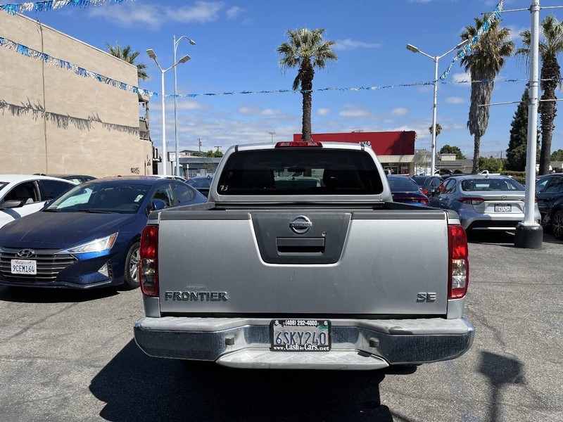 Nissan Frontier Vehicle Full-screen Gallery Image 16