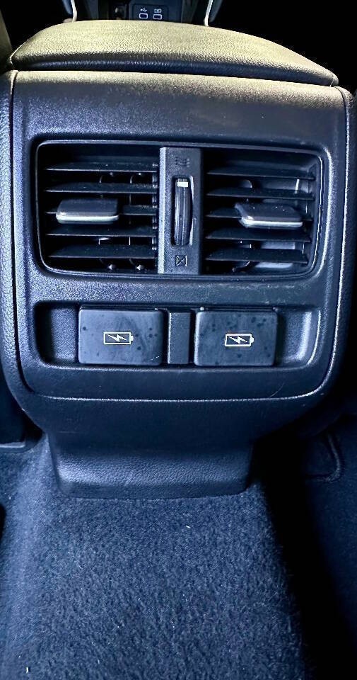 Honda Accord Hybrid Vehicle Full-screen Gallery Image 15