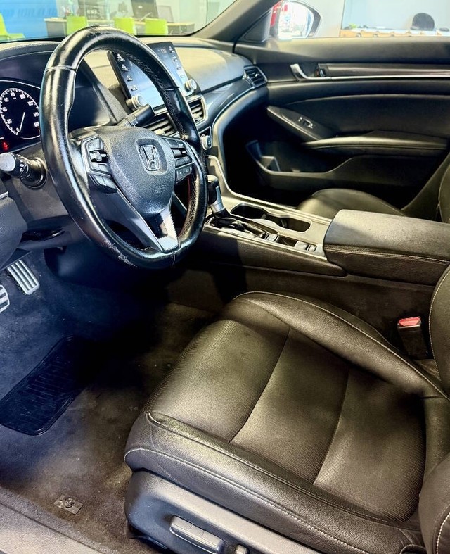 Honda Accord Sedan Vehicle Full-screen Gallery Image 06