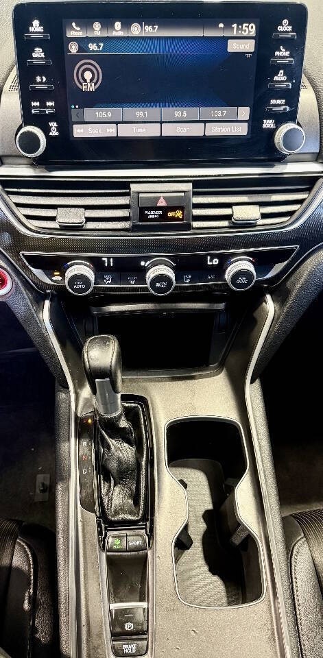 Honda Accord Sedan Vehicle Full-screen Gallery Image 16