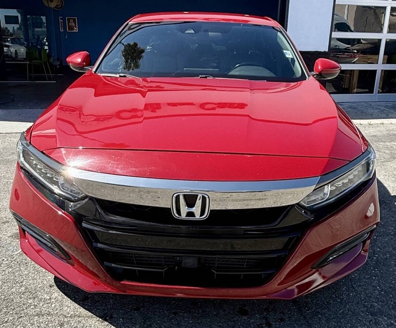 Honda Accord Sedan Vehicle Full-screen Gallery Image 04